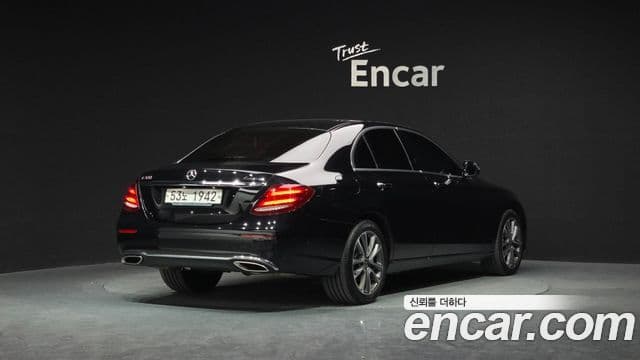 Mercedes-Benz E-Class 2018 — ფოტო 2/20