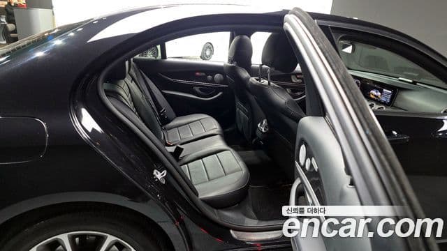 Mercedes-Benz E-Class 2018 — ფოტო 12/20
