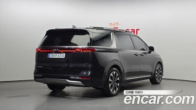 Kia Carnival 2023 — ფოტო 2/20