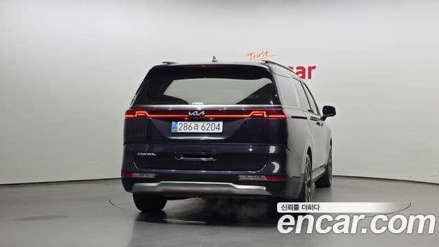 Kia Carnival 2023 — ფოტო 4/20
