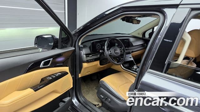 Kia Carnival 2023 — ფოტო 10/20