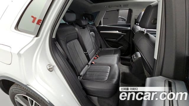 Audi Q5 2021 — Şəkil 12/20