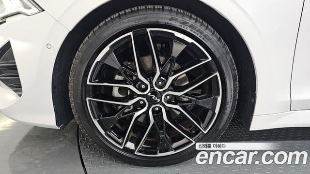 Kia K5 2021 — ფოტო 5/20