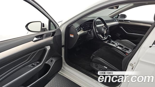 Volkswagen Passat GT 2021 — Şəkil 10/20