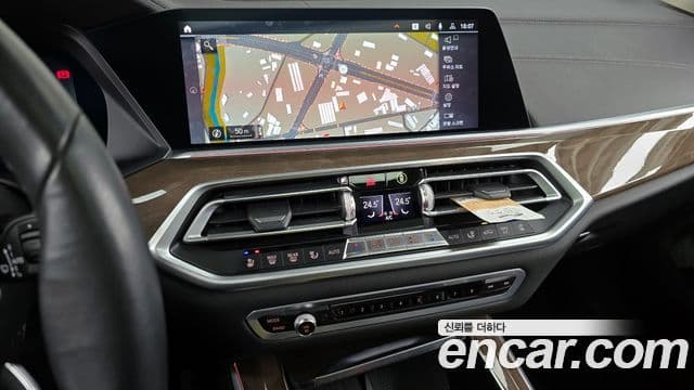 BMW X5 2021 — ფოტო 14/20