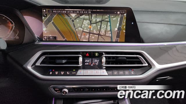 BMW X7 2021 — ფოტო 13/20