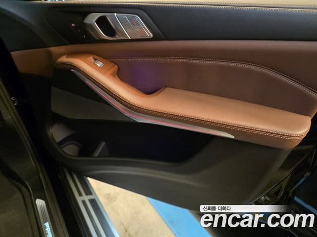 BMW X7 2021 — Photo 33/48