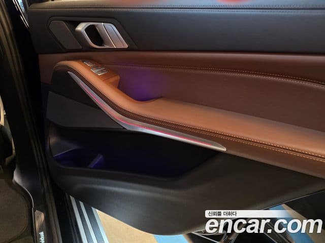 BMW X7 2021 — Photo 23/48
