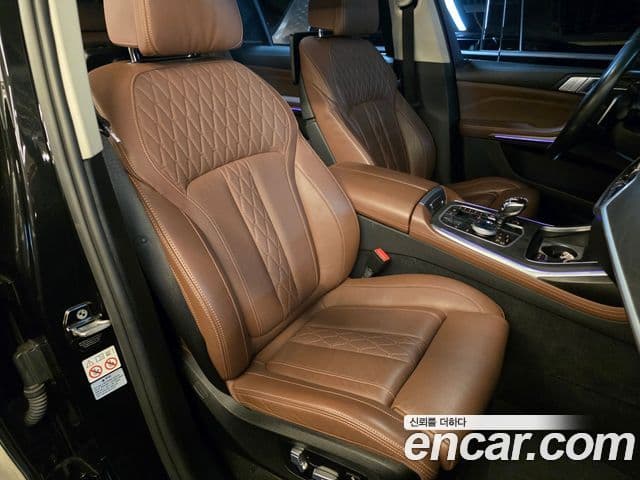 BMW X7 2021 — Photo 12/48