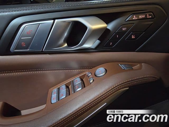 BMW X7 2021 — Photo 10/48