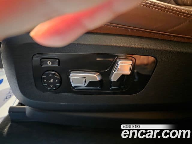BMW X7 2021 — Photo 18/48