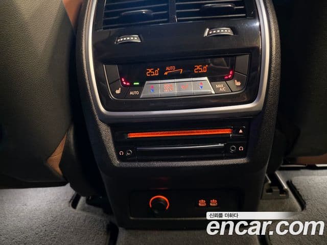 BMW X7 2021 — Photo 25/48