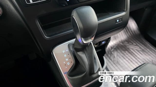 Hyundai Staria 2025 — ფოტო 9/20