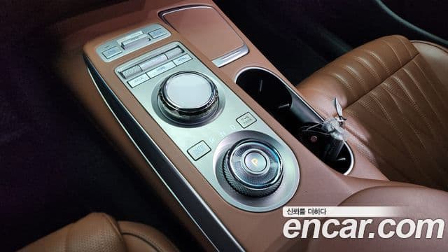 Genesis GV70 2021 — Şəkil 9/20