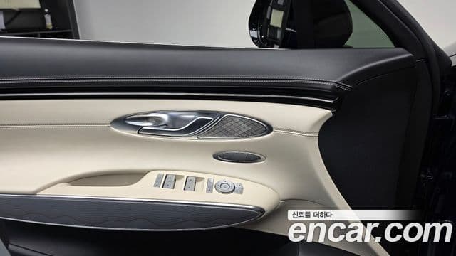 Genesis GV70 2022 — ფოტო 17/20