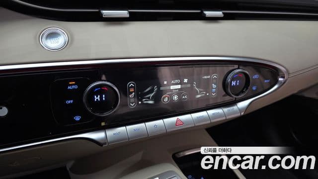 Genesis GV70 2022 — ფოტო 18/20