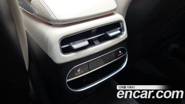 Genesis GV70 2022 — ფოტო 19/20