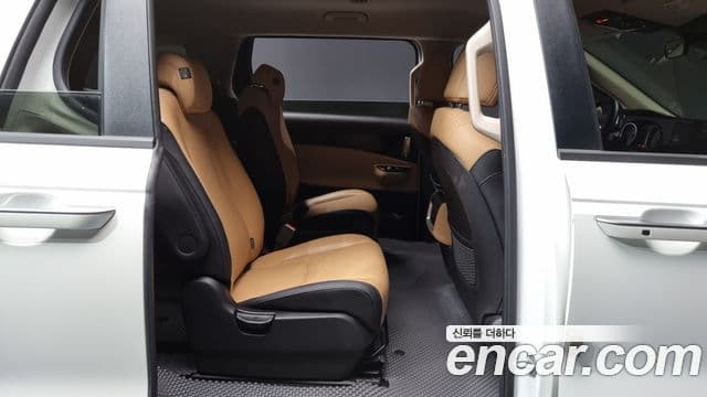 Kia Carnival 2023 — Şəkil 12/20