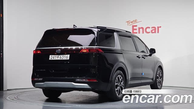 Kia Carnival 2020 — ფოტო 2/20