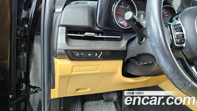 Kia Carnival 2020 — ფოტო 16/20