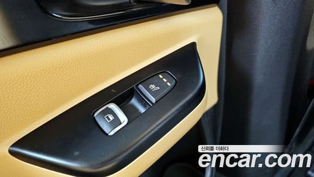 Kia Carnival 2020 — ფოტო 18/20