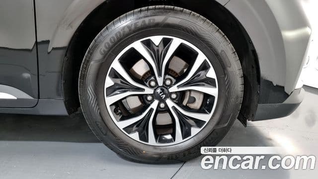 Kia Carnival 2021 — Фото 5/20