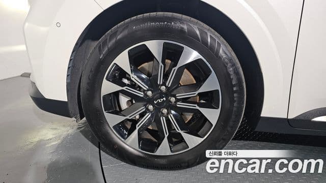 Kia Carnival 2023 — Фото 5/20