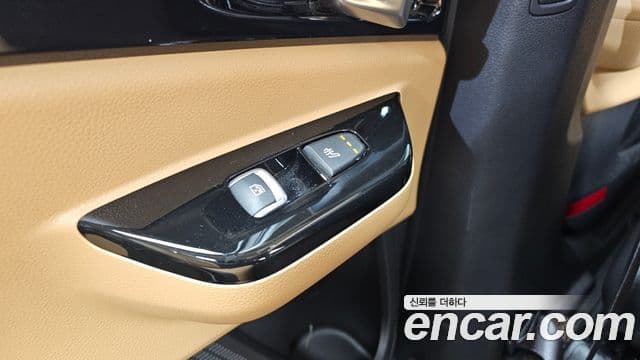 Kia Carnival 2023 — Фото 18/20