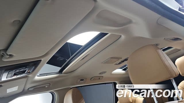 Kia Carnival 2023 — Фото 19/20