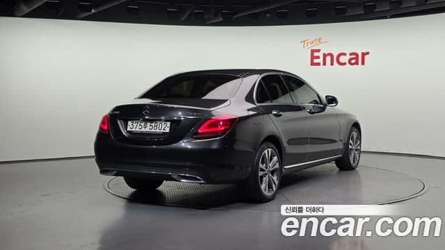 Mercedes-Benz C-Class 2020 — ფოტო 2/20