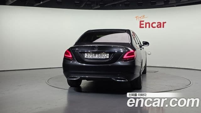 Mercedes-Benz C-Class 2020 — ფოტო 4/20