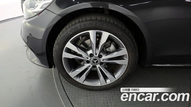 Mercedes-Benz C-Class 2020 — ფოტო 5/20
