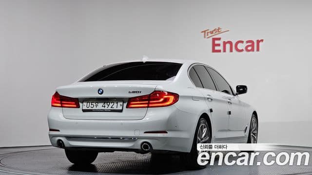 BMW 5 Series 2019 — Şəkil 2/20