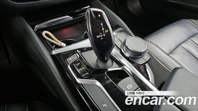 BMW 5 Series 2019 — Şəkil 9/20