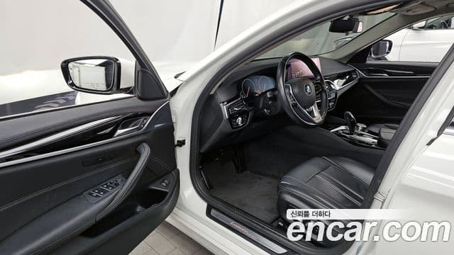 BMW 5 Series 2019 — Şəkil 10/20