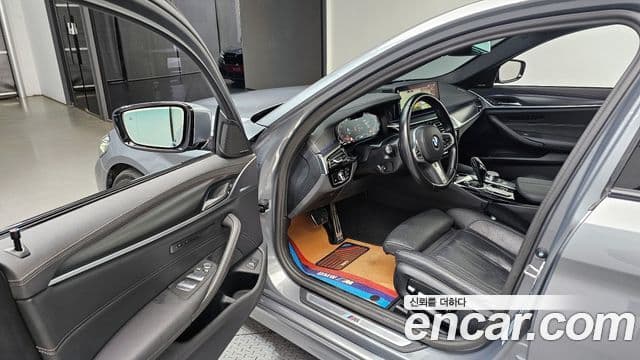 BMW 5 Series 2023 — ფოტო 10/20