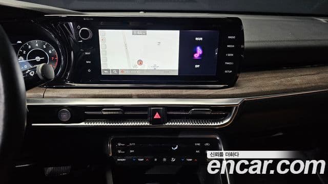 Kia K5 2021 — ფოტო 14/20