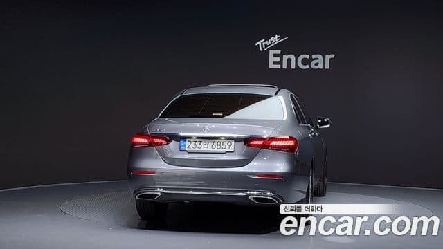 Mercedes-Benz E-Class 2022 — ფოტო 4/20