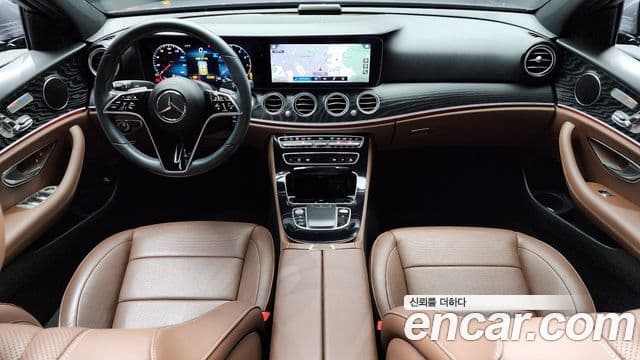 Mercedes-Benz E-Class 2022 — ფოტო 7/20