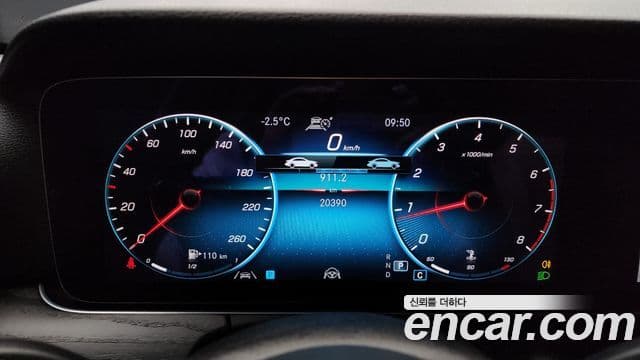 Mercedes-Benz E-Class 2022 — ფოტო 8/20