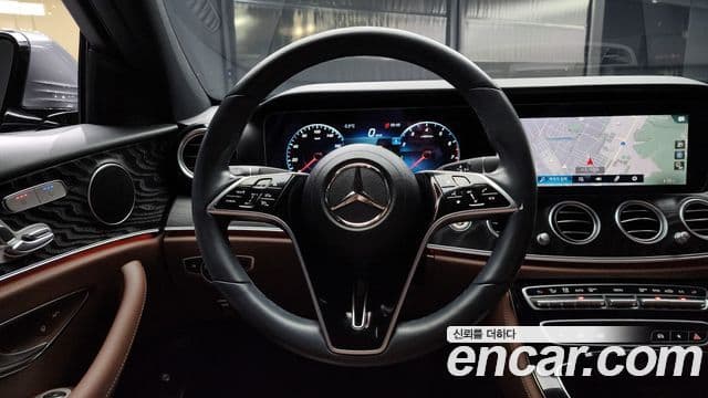 Mercedes-Benz E-Class 2022 — ფოტო 13/20