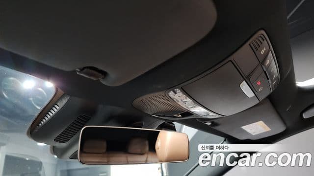Mercedes-Benz E-Class 2022 — ფოტო 19/20