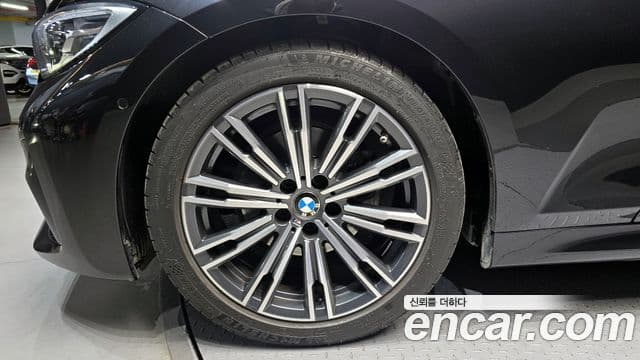 BMW 3 Series 2021 — ფოტო 4/20