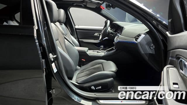 BMW 3 Series 2021 — ფოტო 8/20