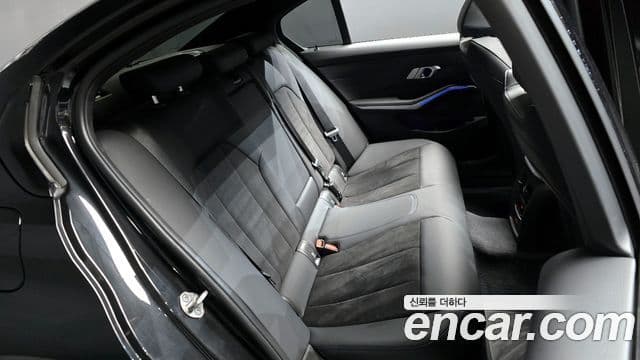 BMW 3 Series 2021 — ფოტო 13/20