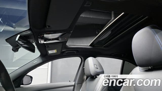 BMW 3 Series 2021 — ფოტო 18/20