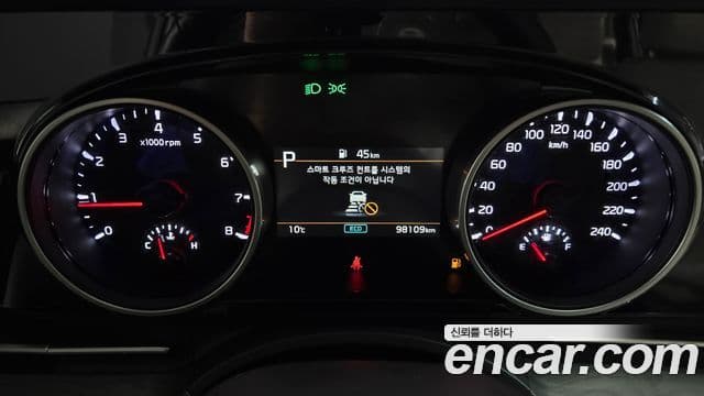 Kia Carnival 2023 — ფოტო 2/12