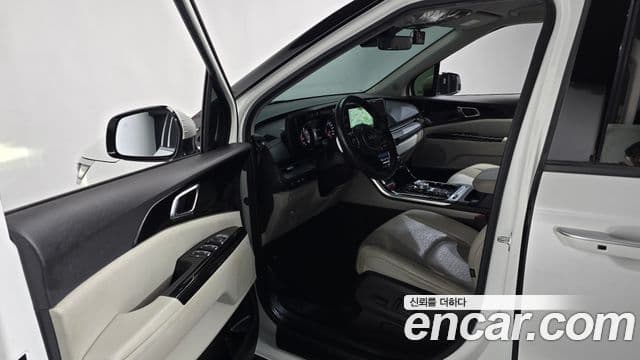 Kia Carnival 2023 — ფოტო 9/12