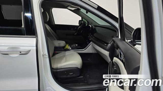 Kia Carnival 2023 — ფოტო 12/12