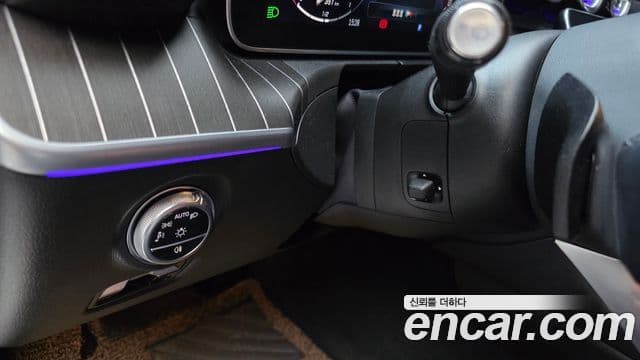 Mercedes-Benz C-Class 2022 — ფოტო 17/20